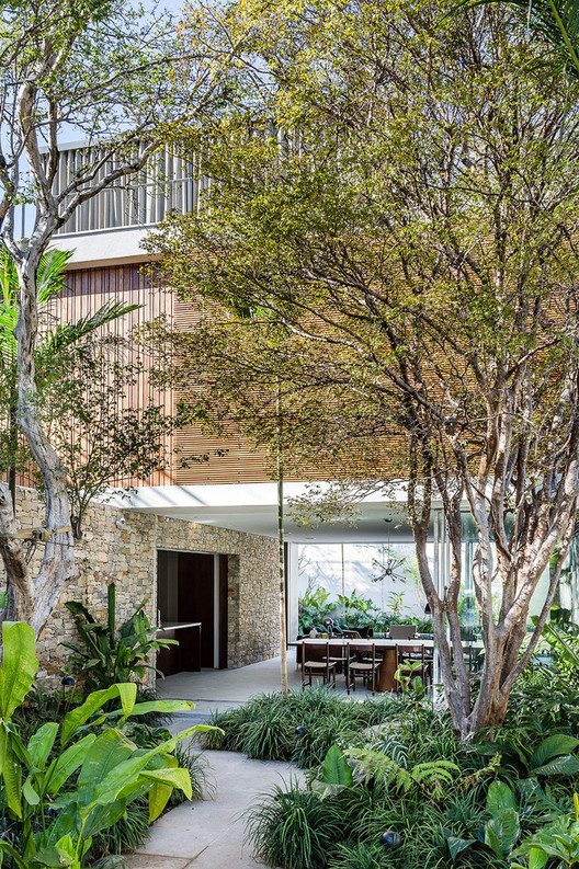 Casa Lara / Felipe Hess. Imagen © Ricardo Bassetti Casa Lara / Felipe Hess. Imagen © Ricardo Bassetti